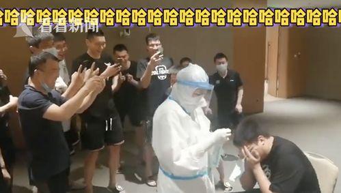 现场实拍吃瓜图片视频,瓜果飘香，共享欢乐时光