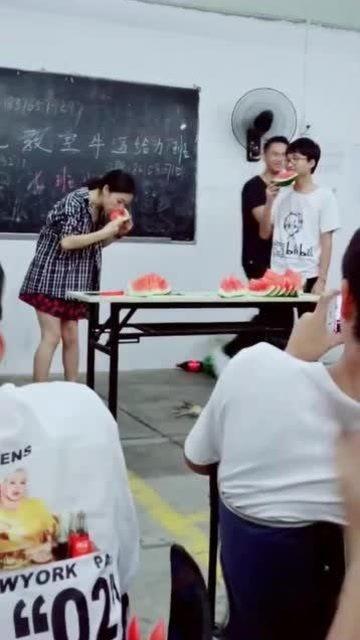 大新女老师吃瓜视频大全,揭秘校园幕后趣闻