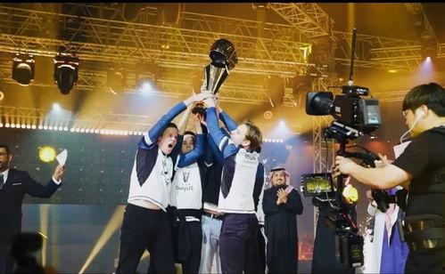 吃瓜观众即兴评述视频