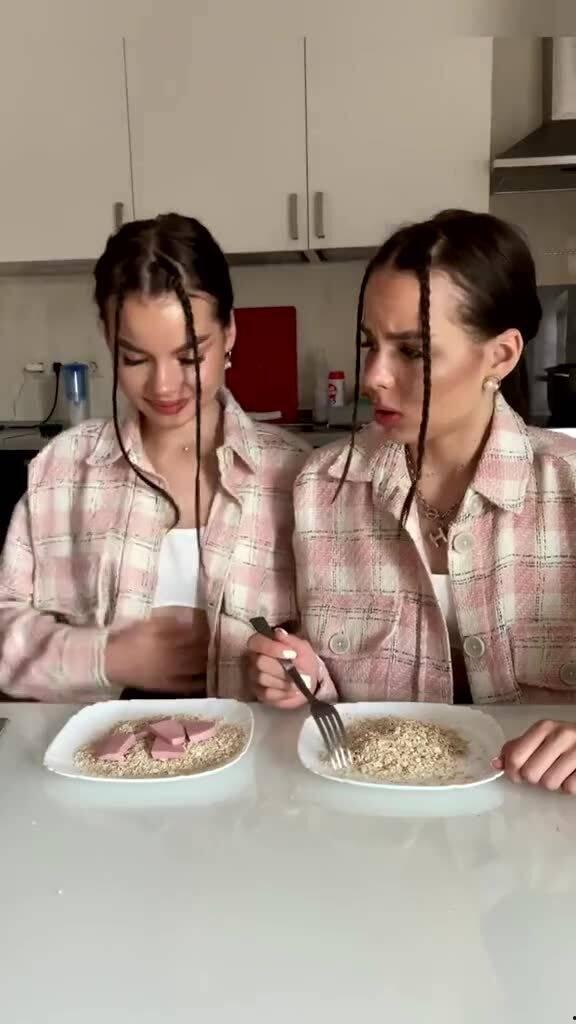 国外小姐姐吃瓜视频大全,国外小姐姐们的趣味视频大盘点