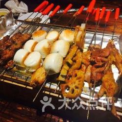 万达烧烤店老板吃瓜视频,揭秘幕后真相