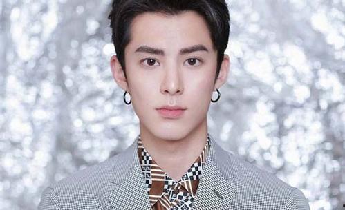 王鹤棣被迫吃瓜视频,揭秘娱乐圈背后的真相