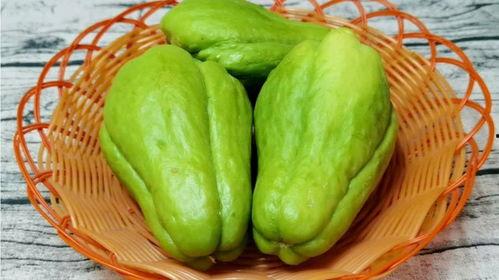 丑哥吃佛手瓜视频,美味与挑战并存！