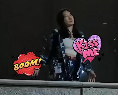 军训跳舞女孩吃瓜视频大全,全网热议！